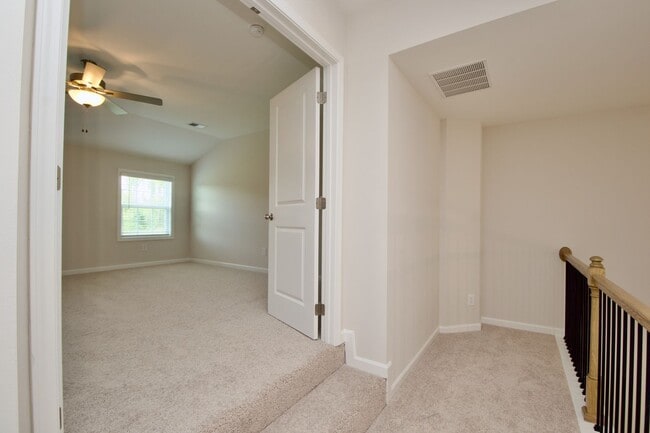 Building Photo - Brand New Hugston Home Near Lee Scott Acad...