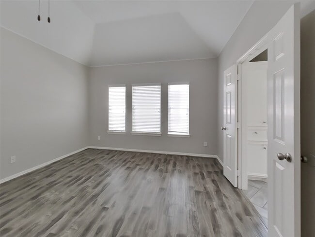 Building Photo - 6855 Tournament Dr