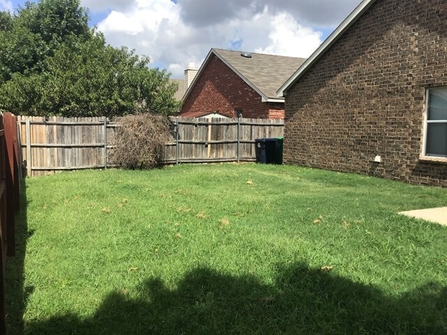 Building Photo - 6020 Moor Hen Drive