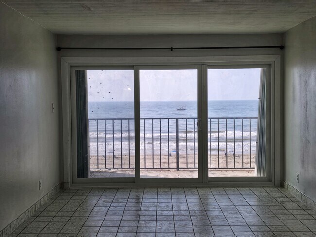 Building Photo - 7310 Seawall Blvd