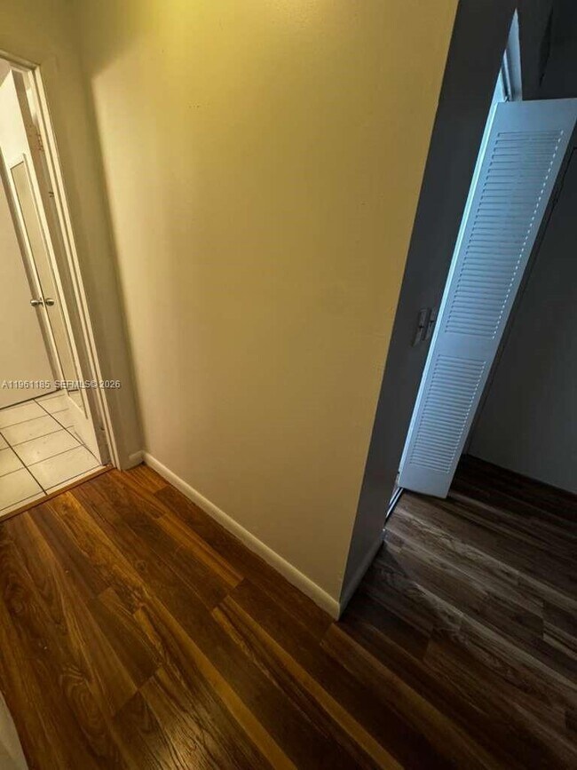 Building Photo - 16465 NE 22nd Ave