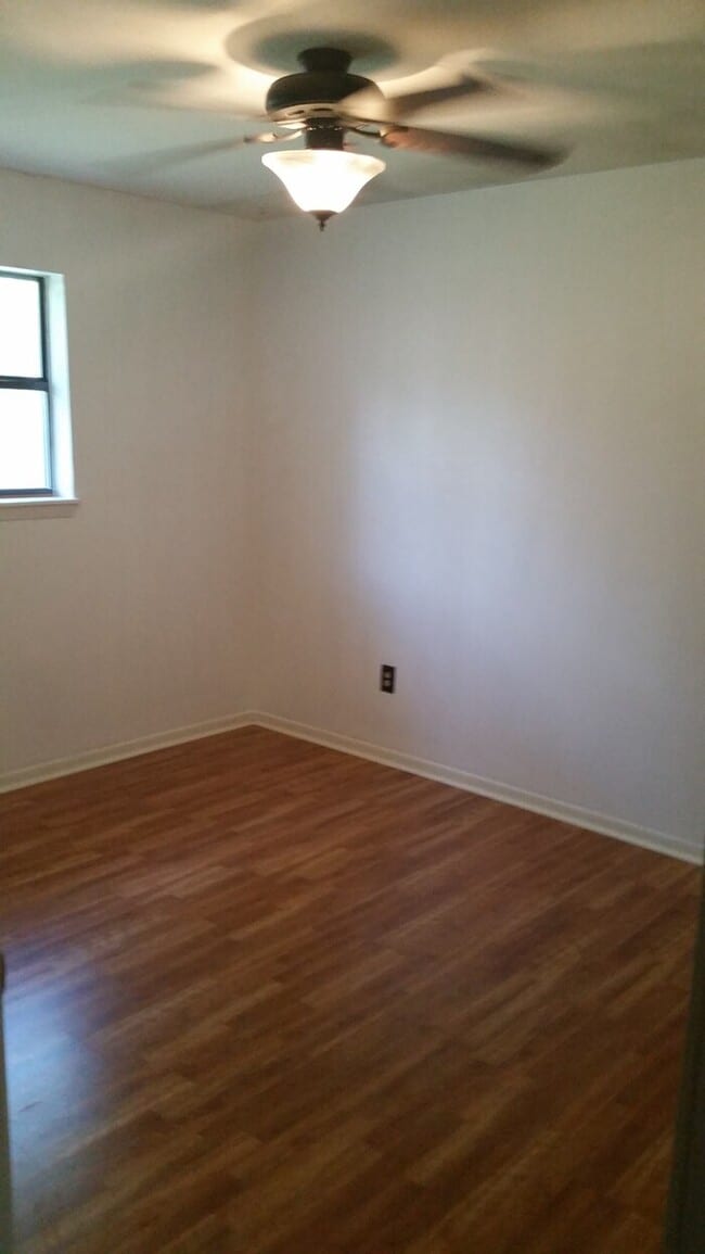 Building Photo - 1301 Scott St