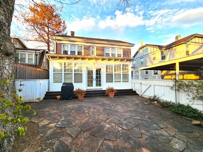 Building Photo - 3 Bed 2.5 Bath Plus ADU in Gatewood Add NW OKC