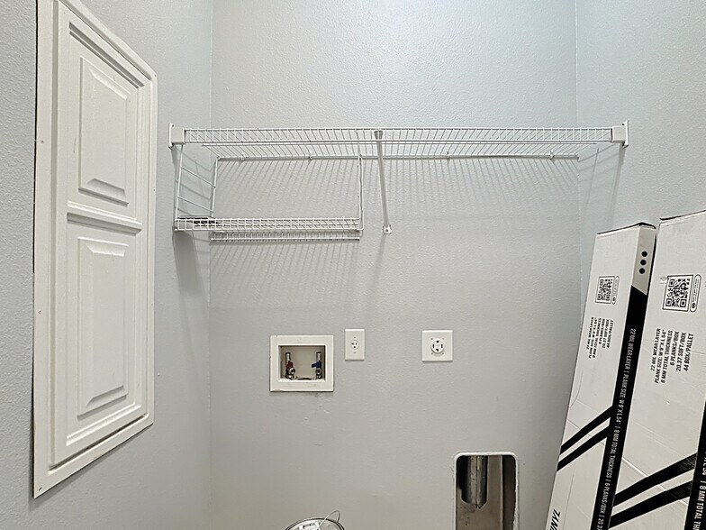 Building Photo - 1500 Broken Oaks Drive