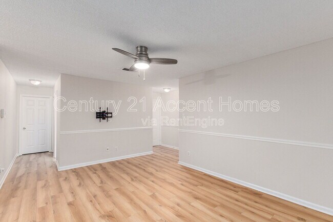 Building Photo - 12113 Greenway Ct