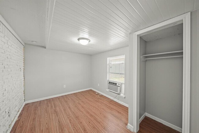 Building Photo - 9315 Laura Koppe Rd