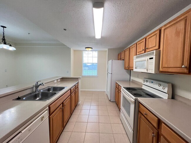 Building Photo - Perfect apartment waiting for you!