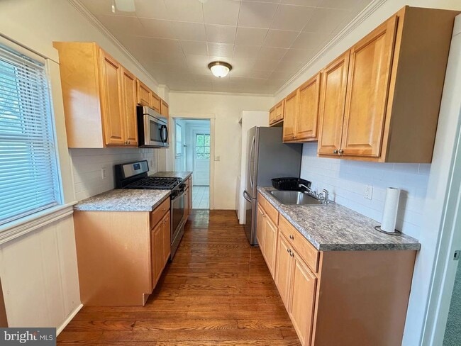 Building Photo - 1087 Buttonwood Ave