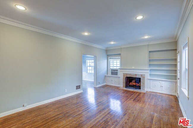 Building Photo - 127 N Harper Ave