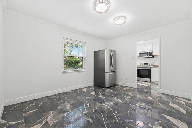 Building Photo - 7900 Westheimer Rd