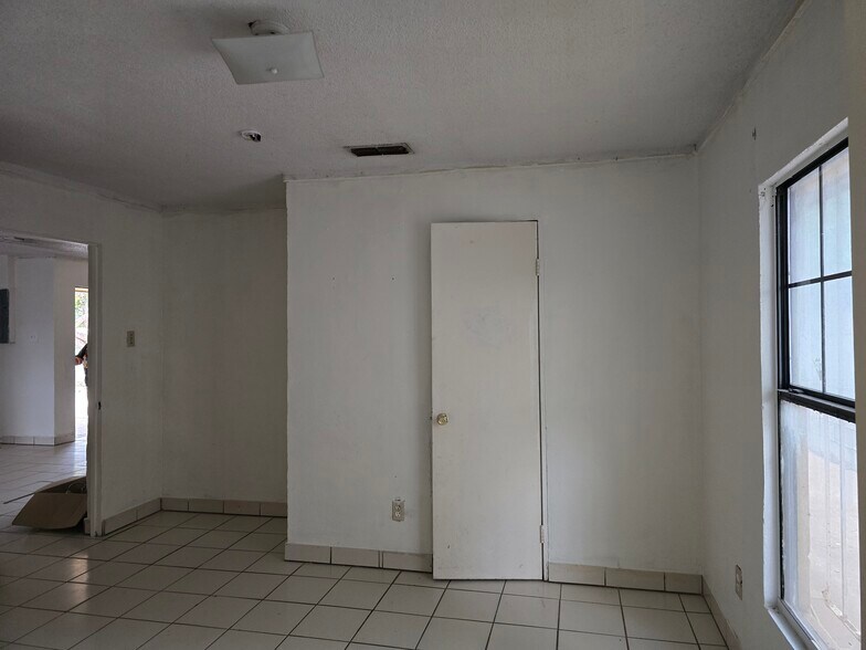 Building Photo - 2016 S India Ave