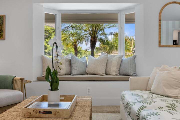 Building Photo - 1096 SW 27th Ave