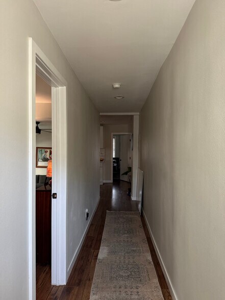 Building Photo - 640 S Grande Vista Ave