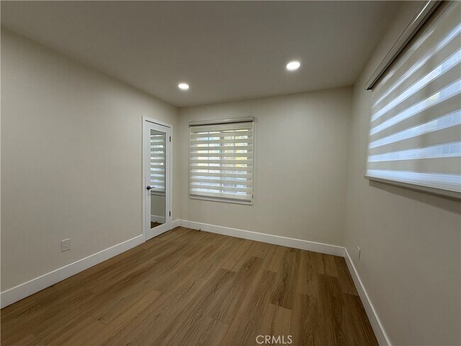 Building Photo - 9123 Woodley Ave
