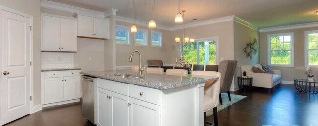 Building Photo - 758 Latrobe Dr