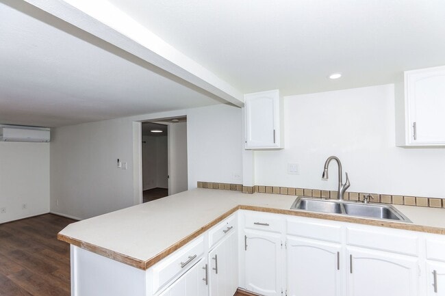Building Photo - Kahala Avenue Beachside - remodeled 2 bedroom, 1 bath with Luxury Vinyl Plank Flooring