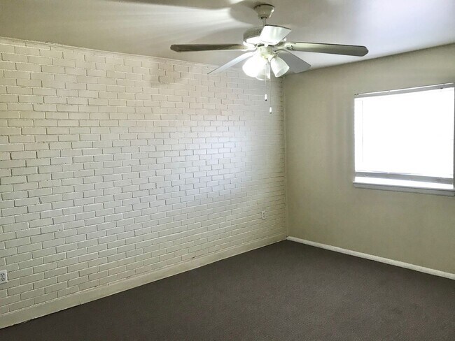 Building Photo - 2 br, 1 bath House - 1731 NW 32nd Unit 10