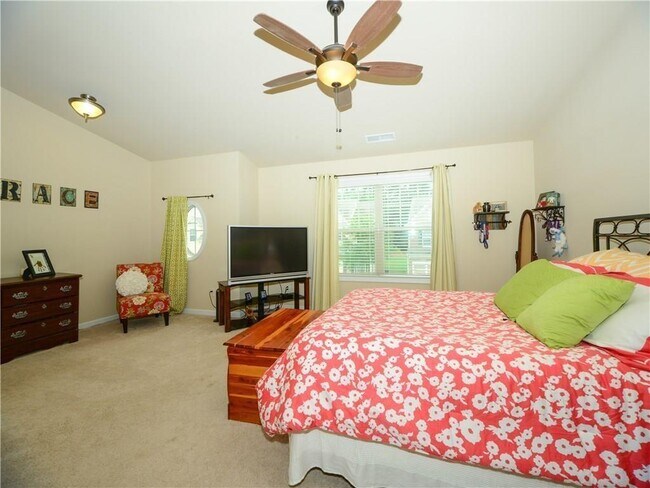 Building Photo - 5940 Weddington Dr