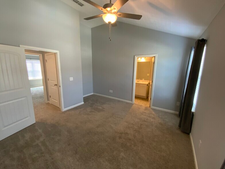 Back Bedroom - 3037 Utah St