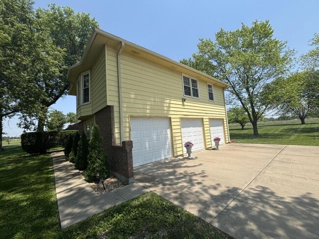 Building Photo - 4309 S Buckner Tarsney Rd