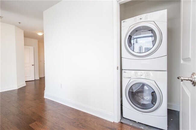 Building Photo - 270 17th St NW