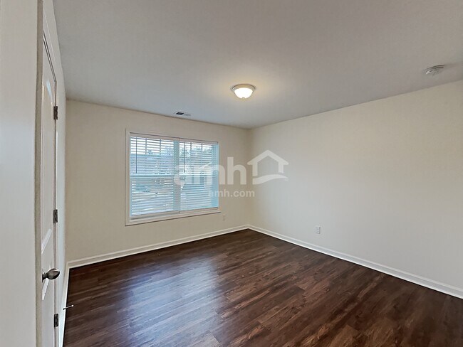 Building Photo - 85 Royalty Ln