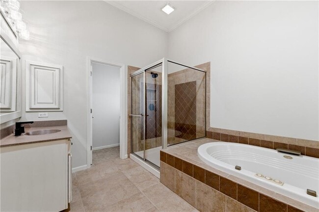 Building Photo - 6421 Crown Forest Ct