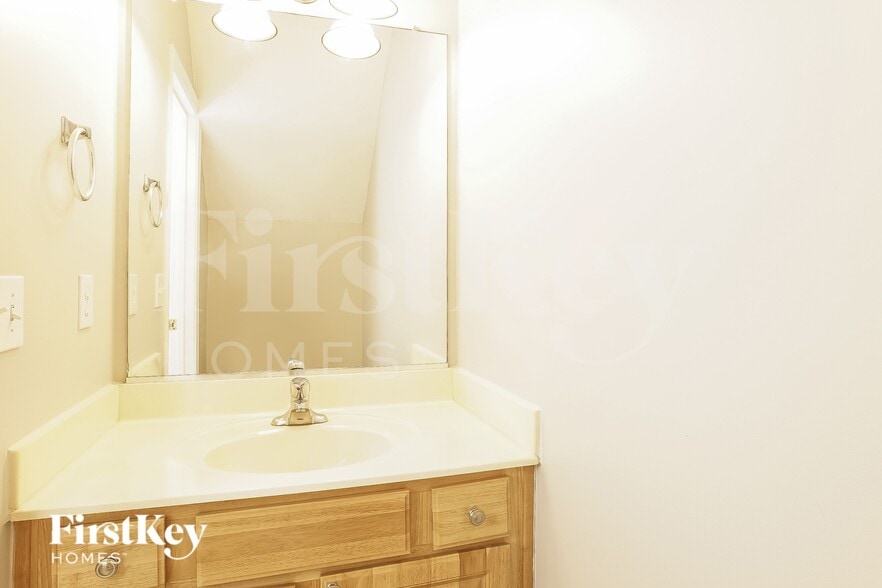 Building Photo - 6101 Elderbush Dr