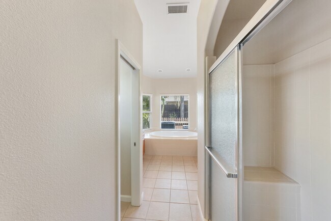 Building Photo - 1022 Prosperity Dr
