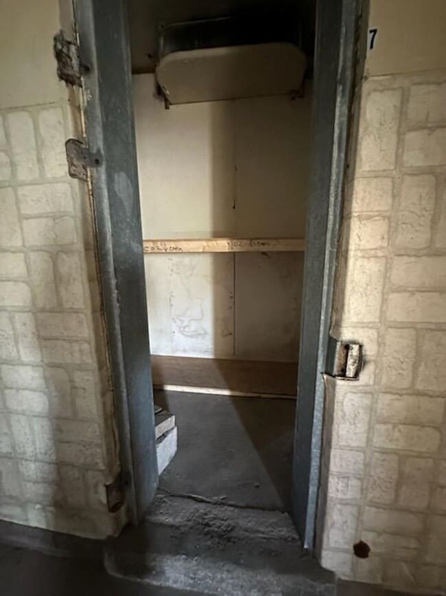 Building Photo - Large Garage in Palmyra/Campbelltown