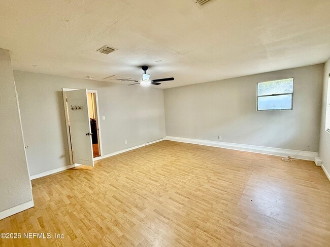 Building Photo - 568 San Pablo Rd N