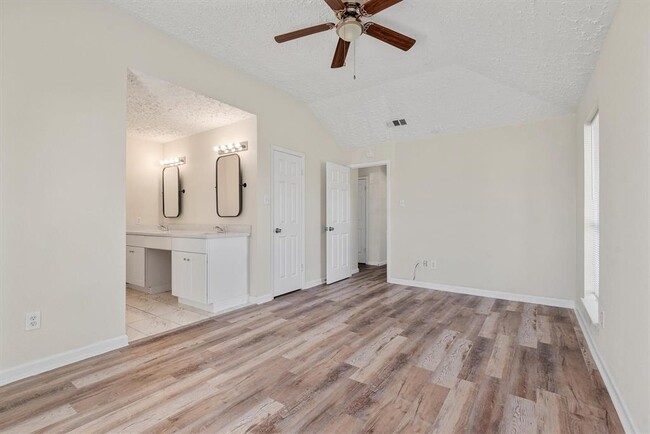 Building Photo - 3706 Westmeadow Dr