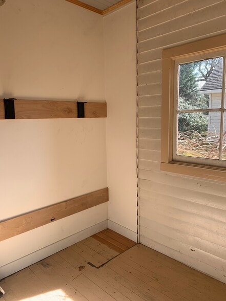 First floor mudroom/bike storage - 4054 NE Rodney Ave