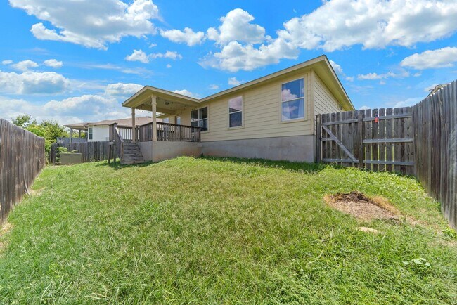 Building Photo - 3 Bedroom/2 Bedroom Highland Farms Subdivi...