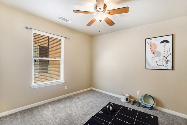 Building Photo - 3 BED 2.5 BATH TOWNHOME IN THE VILLAGES OF SHASTA VIEW GARDENS