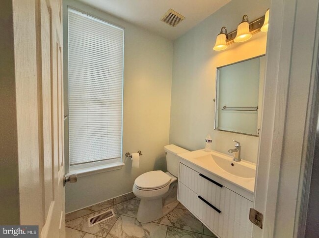 Building Photo - 12410 Iona Sound Dr