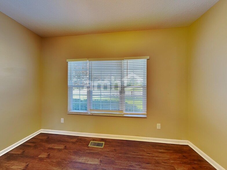 Building Photo - 11225 Santa Barbara Dr