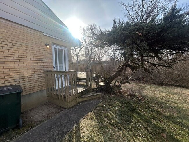 Building Photo - 2801 Royal Glen Dr