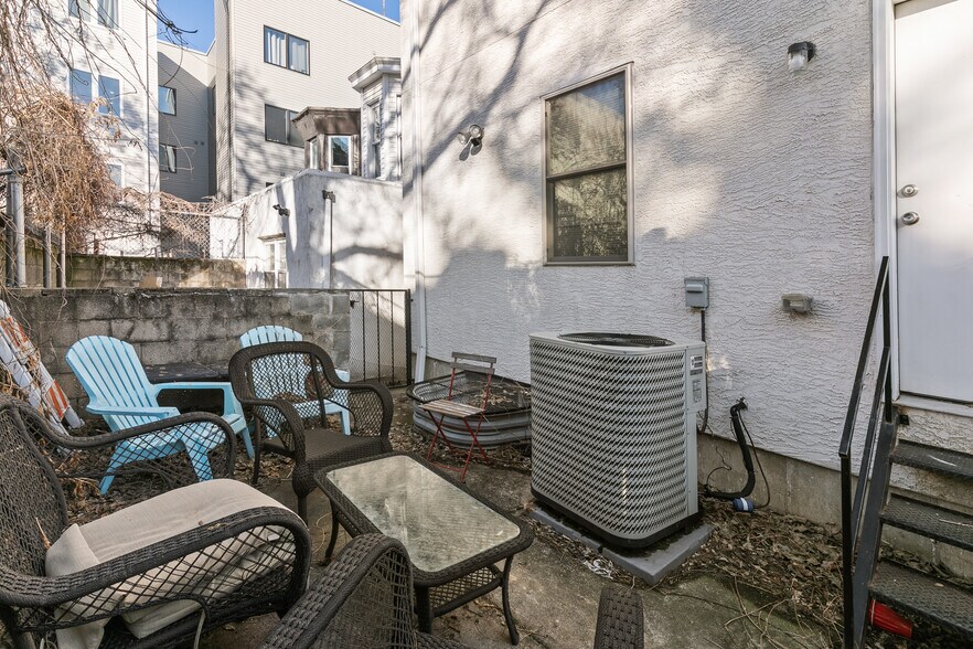 Building Photo - 1628 N Willington St