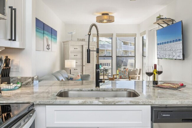 Building Photo - 775 Gulf Shore Dr