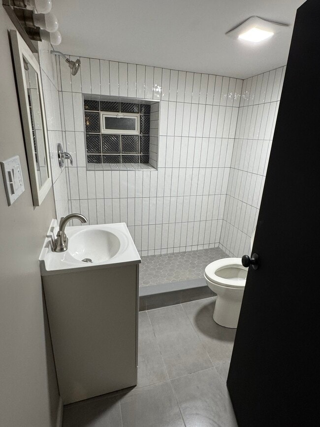 Building Photo - 6840 S Champlain Ave