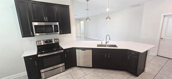 Building Photo - 212 Bergamot Lp