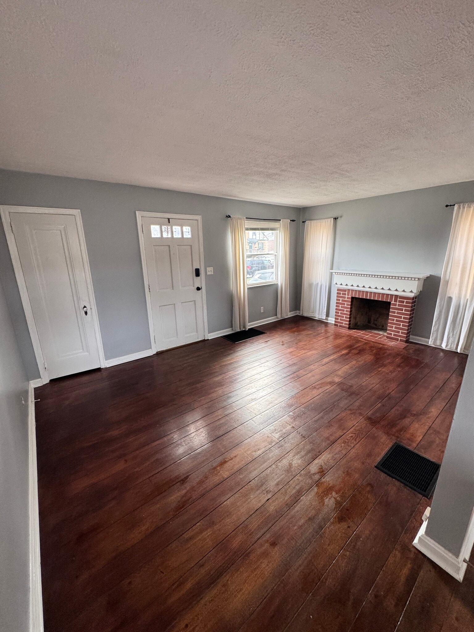 Living room - 1620 Joseph Ct
