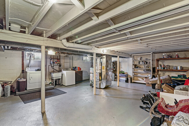 Building Photo - 324 Mimosa Ave