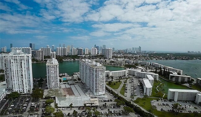 Building Photo - 18011 Biscayne Blvd