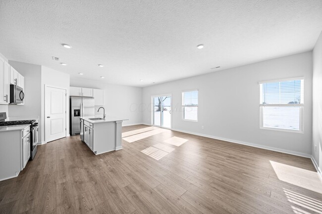 Building Photo - 511 Darliene Dr