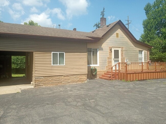 Building Photo - 20129 Huron River Dr