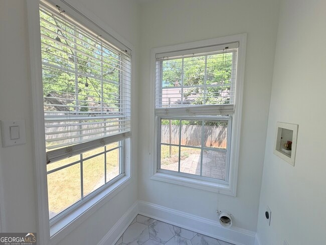 Building Photo - 557 Manford Rd SW