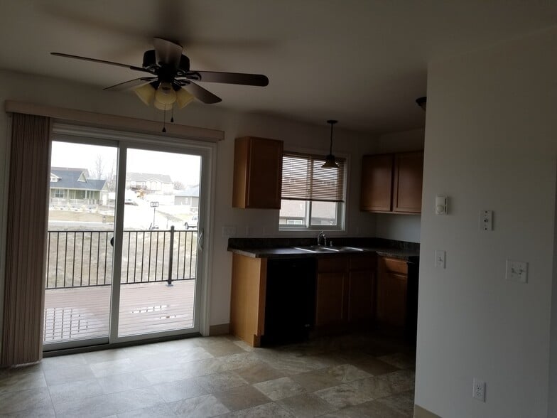 Building Photo - 631 Oakmont Rd