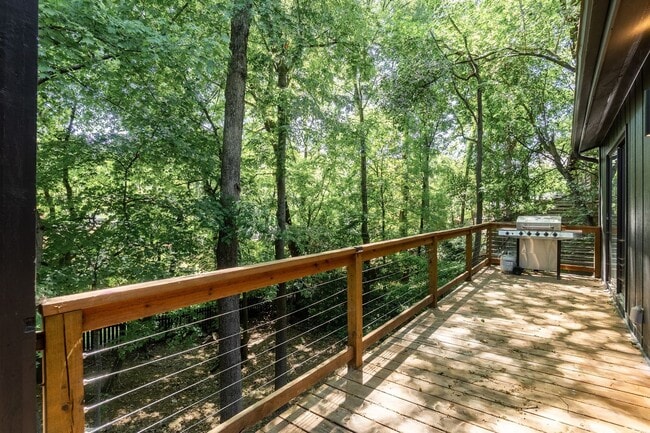 Building Photo - Ultra Modern Three Bedroom Home!